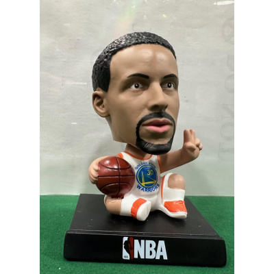 Figura sentado Curry Warriors